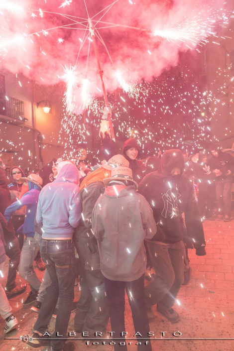 Sota el paraigua de foc